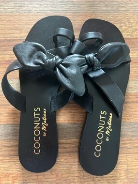 Coconuts by Matisse Black Knotted Bow Toe-Ring Sandals Size 9
